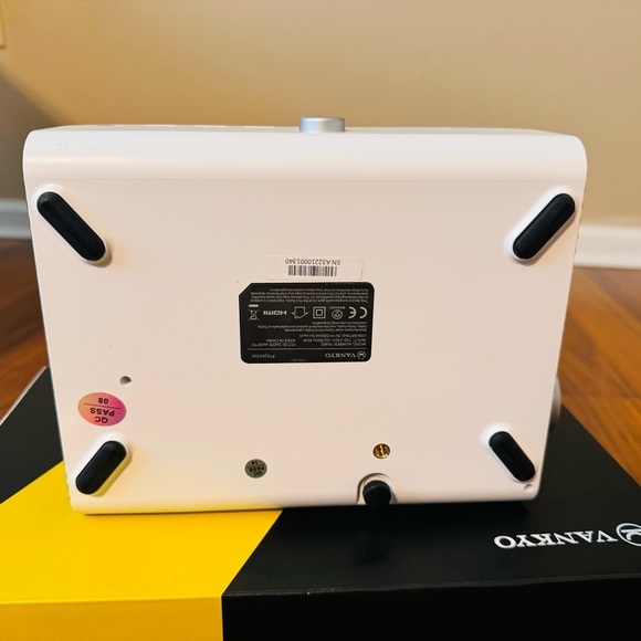 Projector with screen - Picture 6 of 16